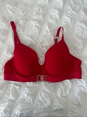 Victorias Secret t-shirt lightly lined Demi bra